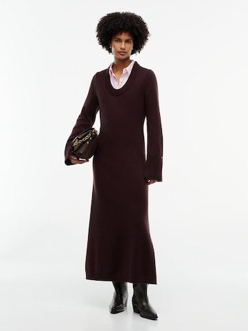 Robes en maille TOMMY HILFIGER en marron : devant