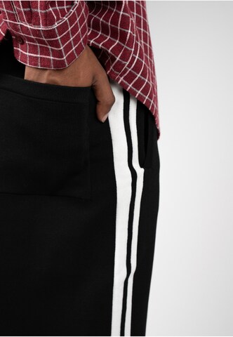 Regular Pantalon Prohibited en noir