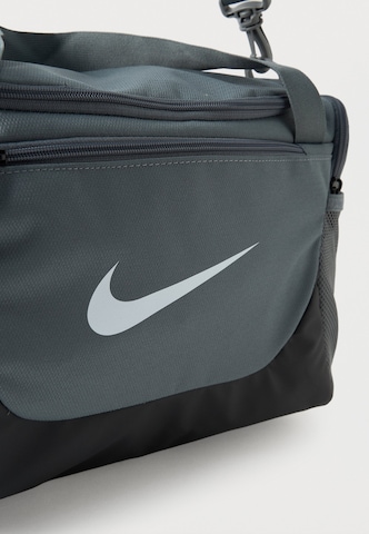 NIKE Спортивная сумка 'Brasilia' в Серый