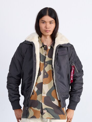 ALPHA INDUSTRIES Regular Fit Vinterjakke i sort