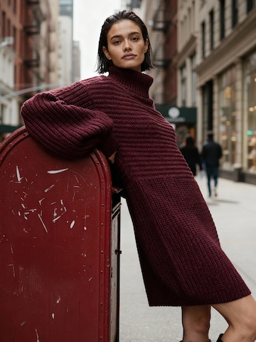 VERSTIQUE Платье в Красный