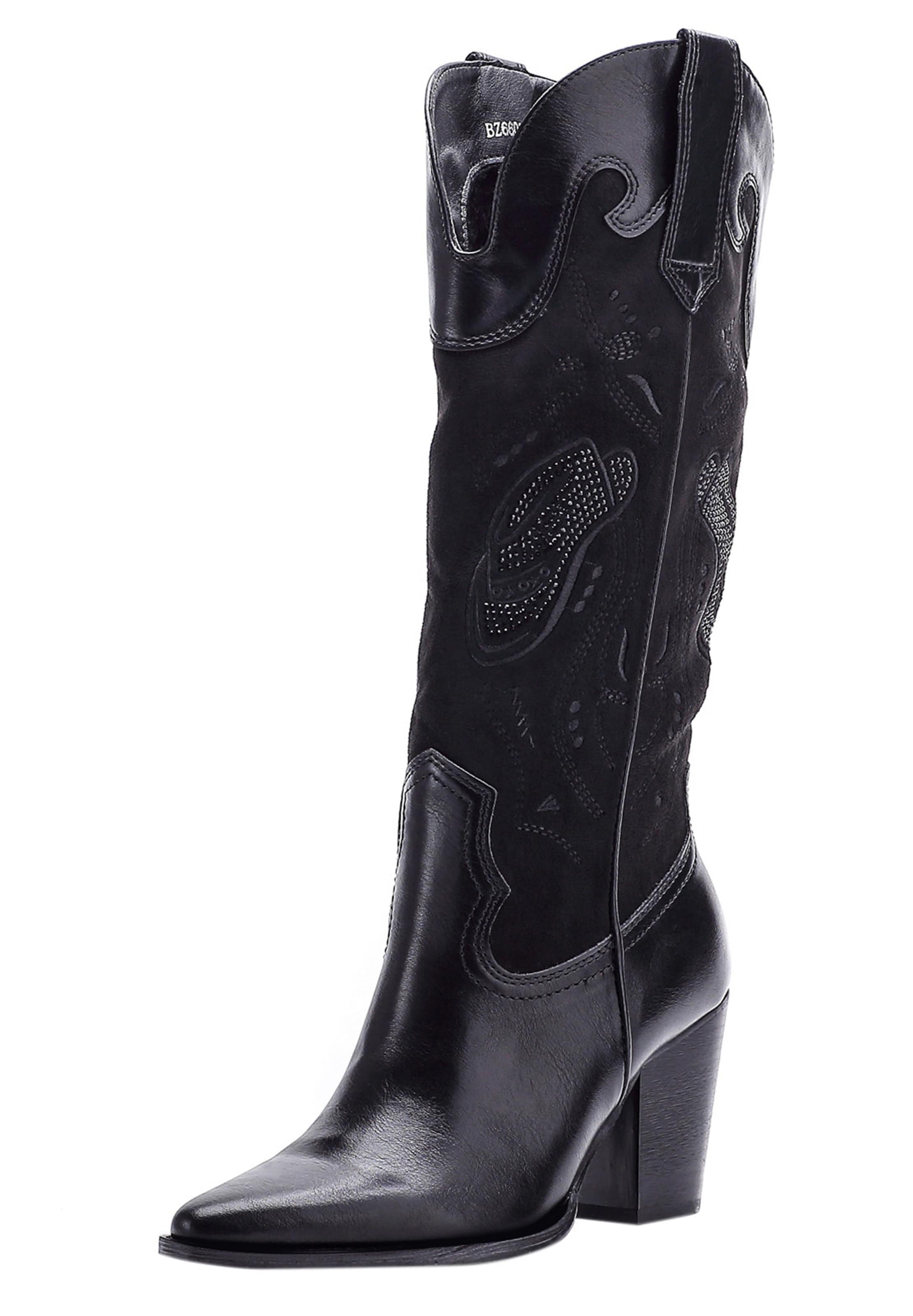 Elara Cowboy boot in Black: front