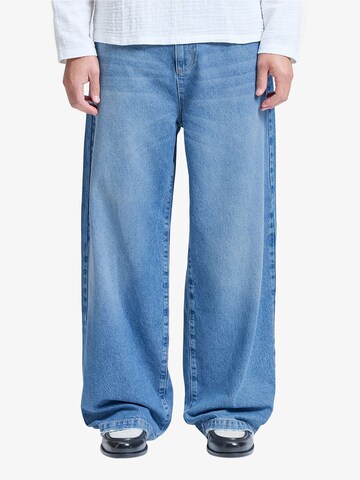 Reternity - Folgado Calças de ganga 'Essential' em azul: frente