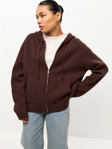 CESARE GASPARI Strickjacke in Braun