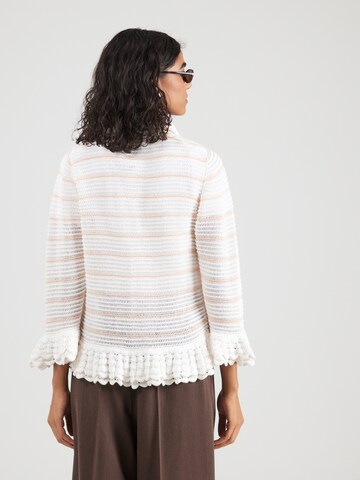 Geacă tricotată de la Rich & Royal pe alb