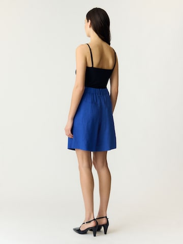 Wide leg Pantaloni con pieghe 'YASPrimo' di YAS in blu