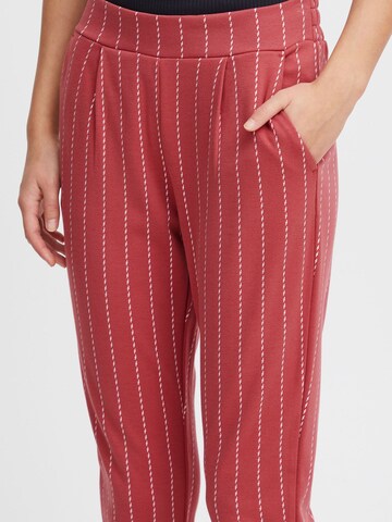 ICHI Tapered Pleat-Front Pants ' Ruti ' in Red