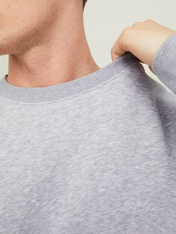 JACK & JONES Sweatshirt 'Star' i grå