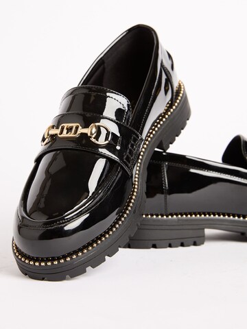 juoda Lipsy Pusbačiai