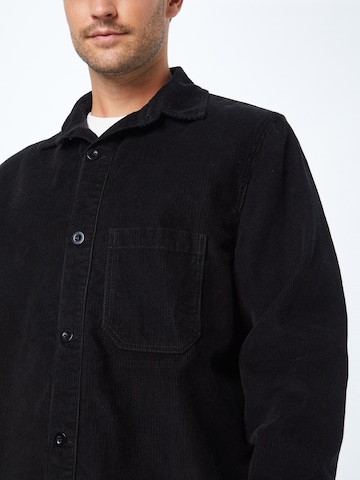 ABOUT YOU Limited - Regular Fit Camisa 'Joey' em preto