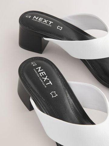 Next - Sandalias de dedo 'Forever Comfort' en blanco