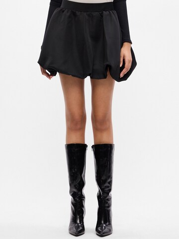 Fustă de la Gina Tricot pe negru: față