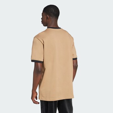 ADIDAS ORIGINALS - Camiseta 'Adicolor 2000s Cali' en marrón