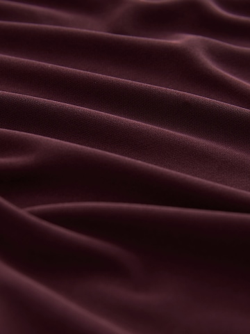 Next Топ в червено