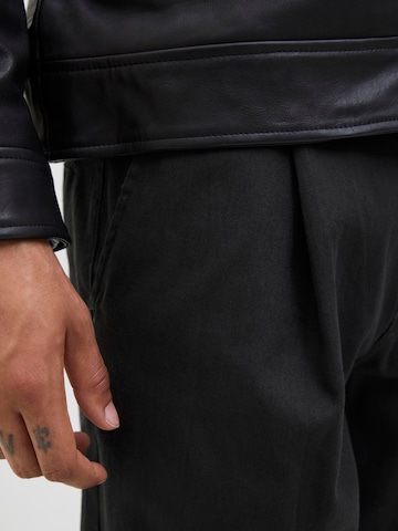 Wide leg Pantaloni con piega frontale di JACK & JONES in nero
