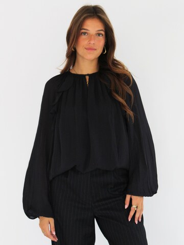 Honnête Atelier Blouse 'Edith' in Blue: front