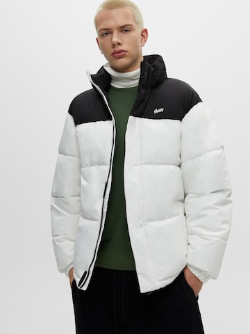 Pull&Bear Winter jacket in White: front