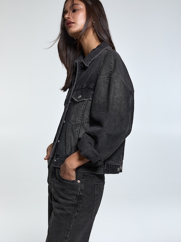 Pull&Bear Between-season jacket in Black