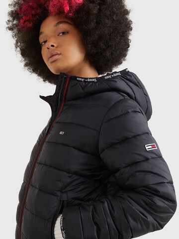 Tommy Jeans Jacke in Schwarz