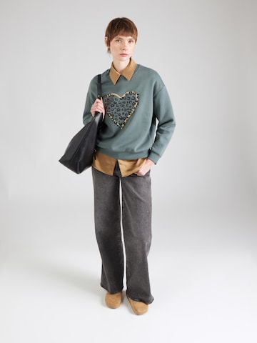 ABOUT YOU Shirt 'Fee' in Green