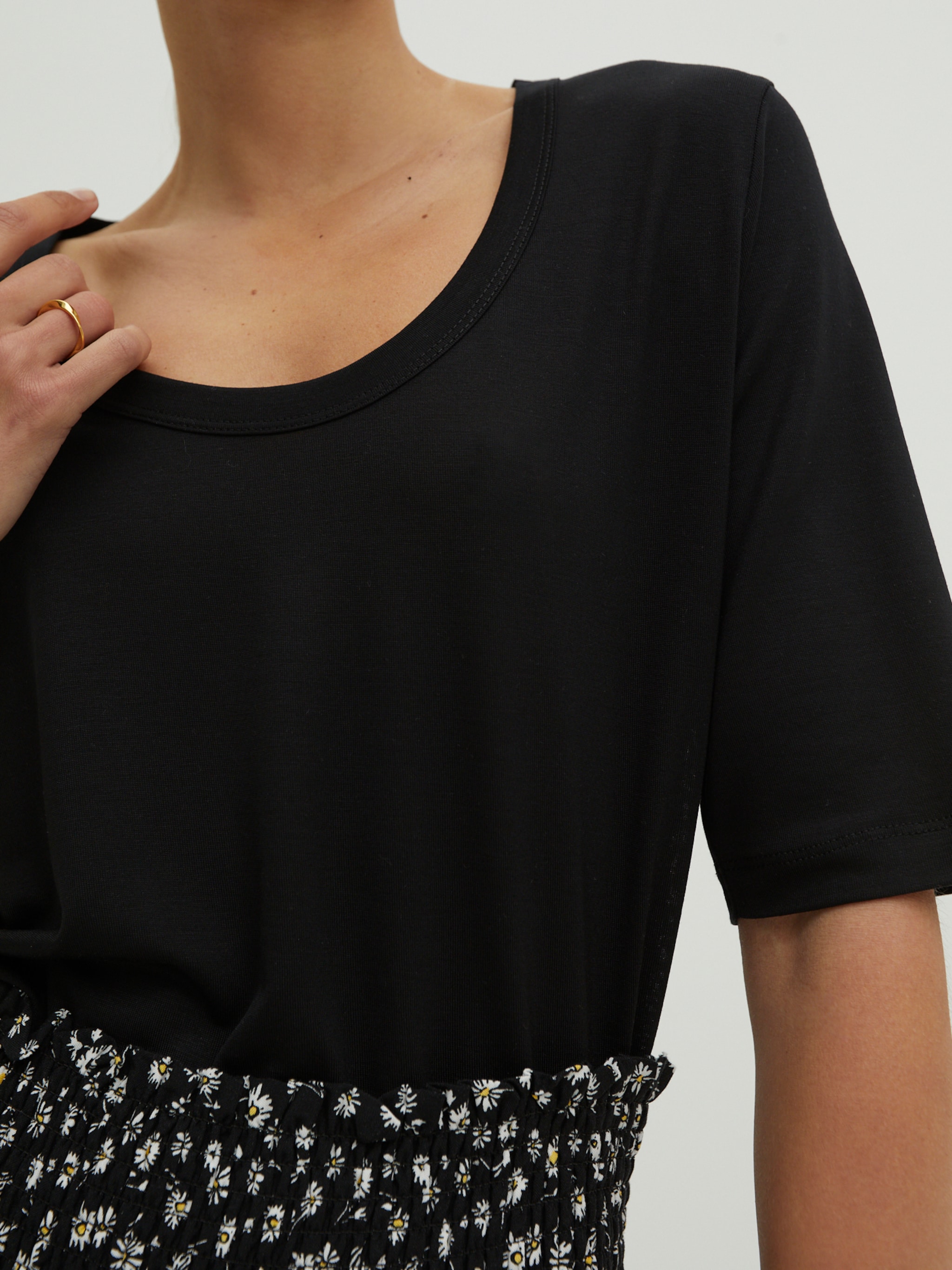 EDITED Produkte Shirt 'Joreen' schwarz