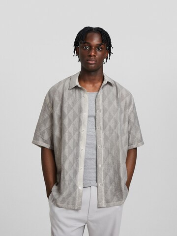 Regular fit Camicia di Bershka in grigio: frontale