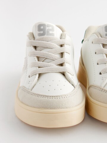 Sneaker di Next in bianco