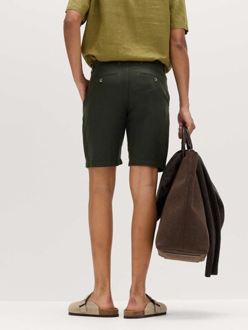 Marks & Spencer Regular Shorts in Grün