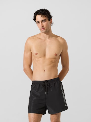 Karl Lagerfeld Шорти за плуване 'Ikon' в черно: отпред