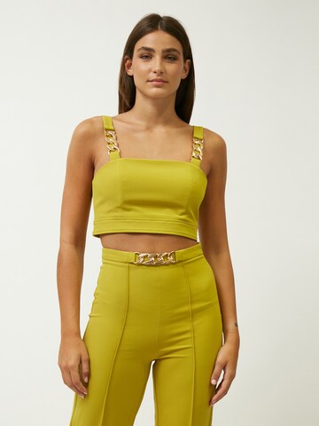 Top di Influencer in giallo: frontale