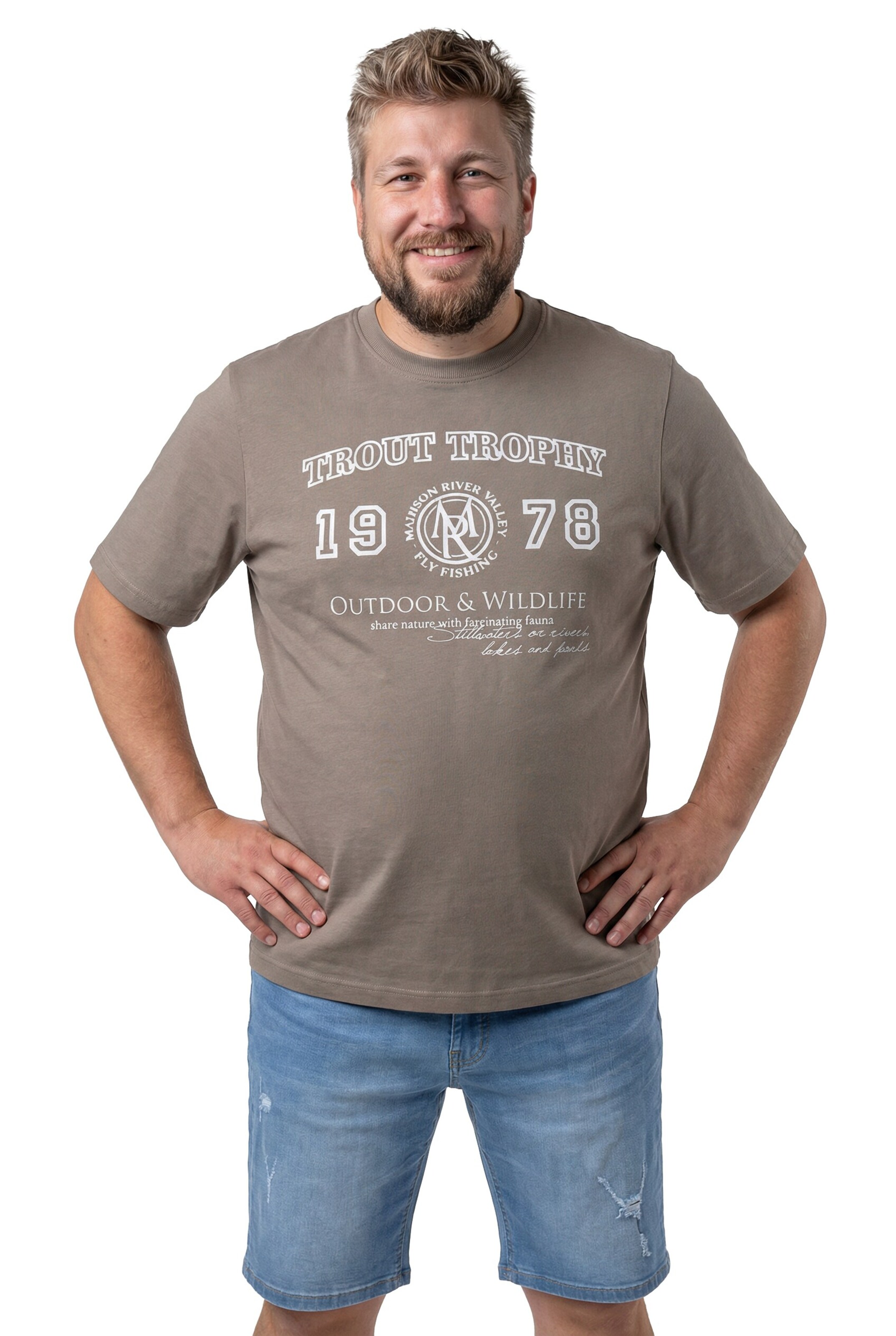 Men Plus Shirt in Brown: front
