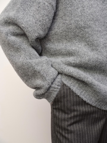 RÆRE by Lorena Rae Trui 'Frej' in Grijs