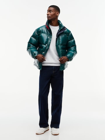 Geacă de iarnă de la Tommy Jeans pe verde
