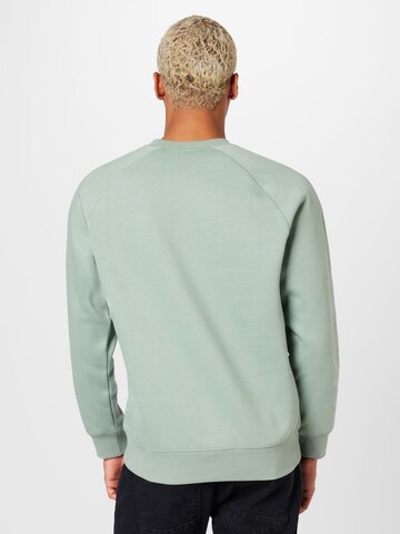 Carhartt WIP Sweatshirt 'Chase' in Groen