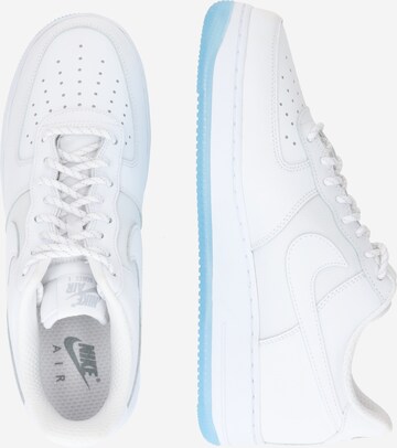 Baskets basses 'AIR FORCE 1 07' Nike Sportswear en blanc