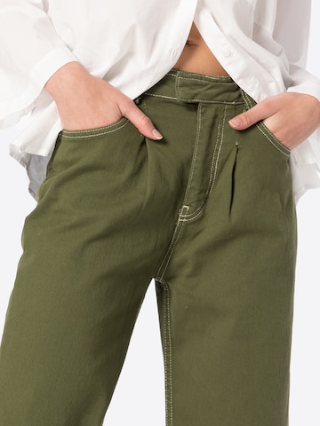 Warehouse Szeroka nogawka Spodnie w kolorze zielony