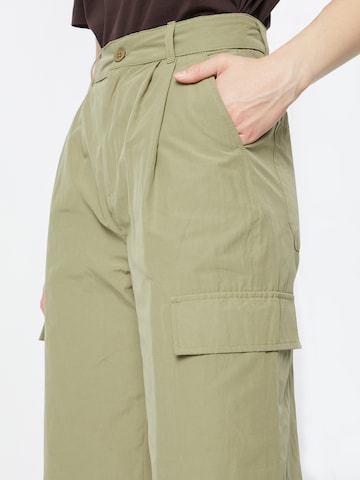 Nasty Gal Loose fit Pleat-Front Pants in Green