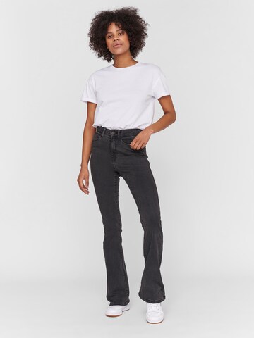 Evazați Jeans 'Sallie' de la Noisy may pe negru