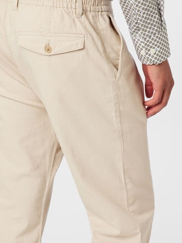 s.Oliver - regular Pantalón plisado en beige