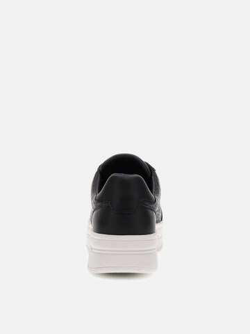 GUESS Sneaker 'Winno' in Schwarz