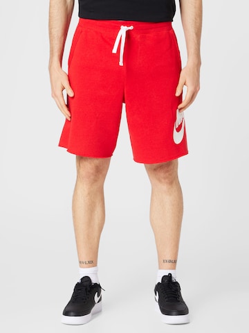 Nike Sportswear Loosefit Housut 'CLUB ALUMNI' värissä punainen: edessä