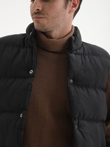 Antioch Weste in Schwarz