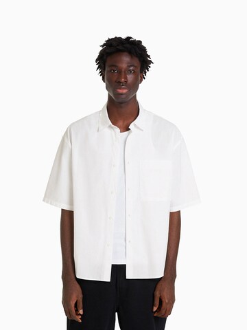 Bershka Comfort fit Overhemd in Wit: voorkant