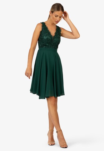 Rochie de cocktail de la APART pe verde