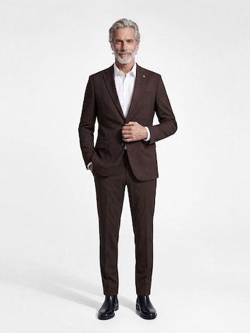 BENVENUTO Slim fit Suit in Brown: front