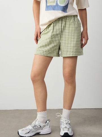Regular Pantalon Next en vert : devant