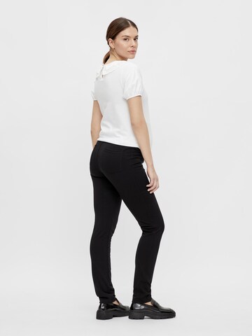 Slimfit Pantaloni 'Alba' de la MAMALICIOUS pe negru