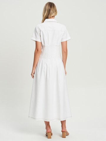 REUX - Vestido camisero 'GRAYSEN' en blanco: atrás