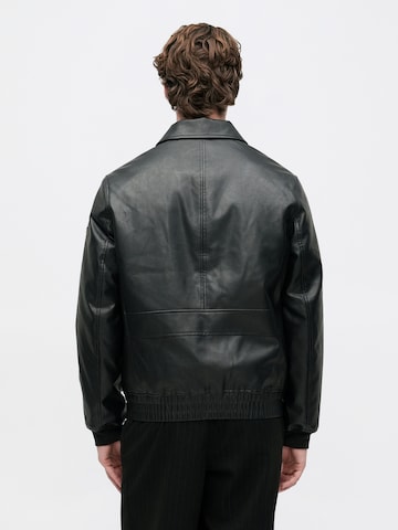 GUESS Преходно яке 'AVIATOR' в черно