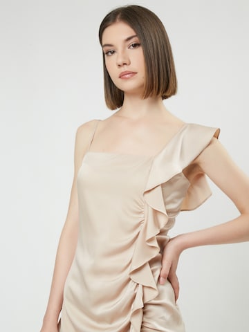 Robe de cocktail Influencer en beige